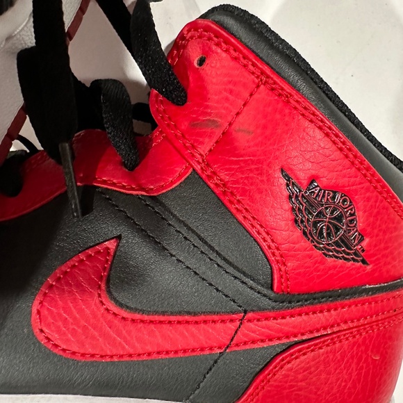 Nike Air Jordan Boys - Size 7Y - Picture 4 of 13